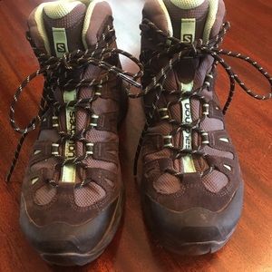 Salomon Women’s GTX hiking boot. Sz 7.